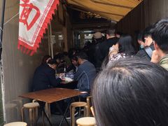 等位区-沪西老弄堂面馆(定西路店)