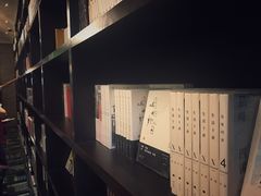 -钟书阁(松江泰晤士小镇店)