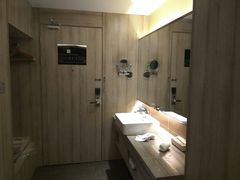 -西安大雁塔科技大学地铁站亚朵酒店