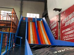 -反弹空间蹦床主题乐园