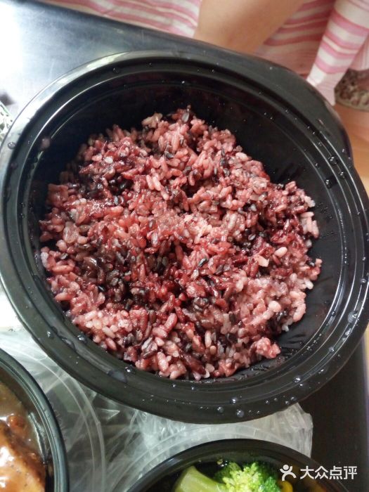 夏拉拉便当轻食(金钟路店)黑米杂粮饭图片