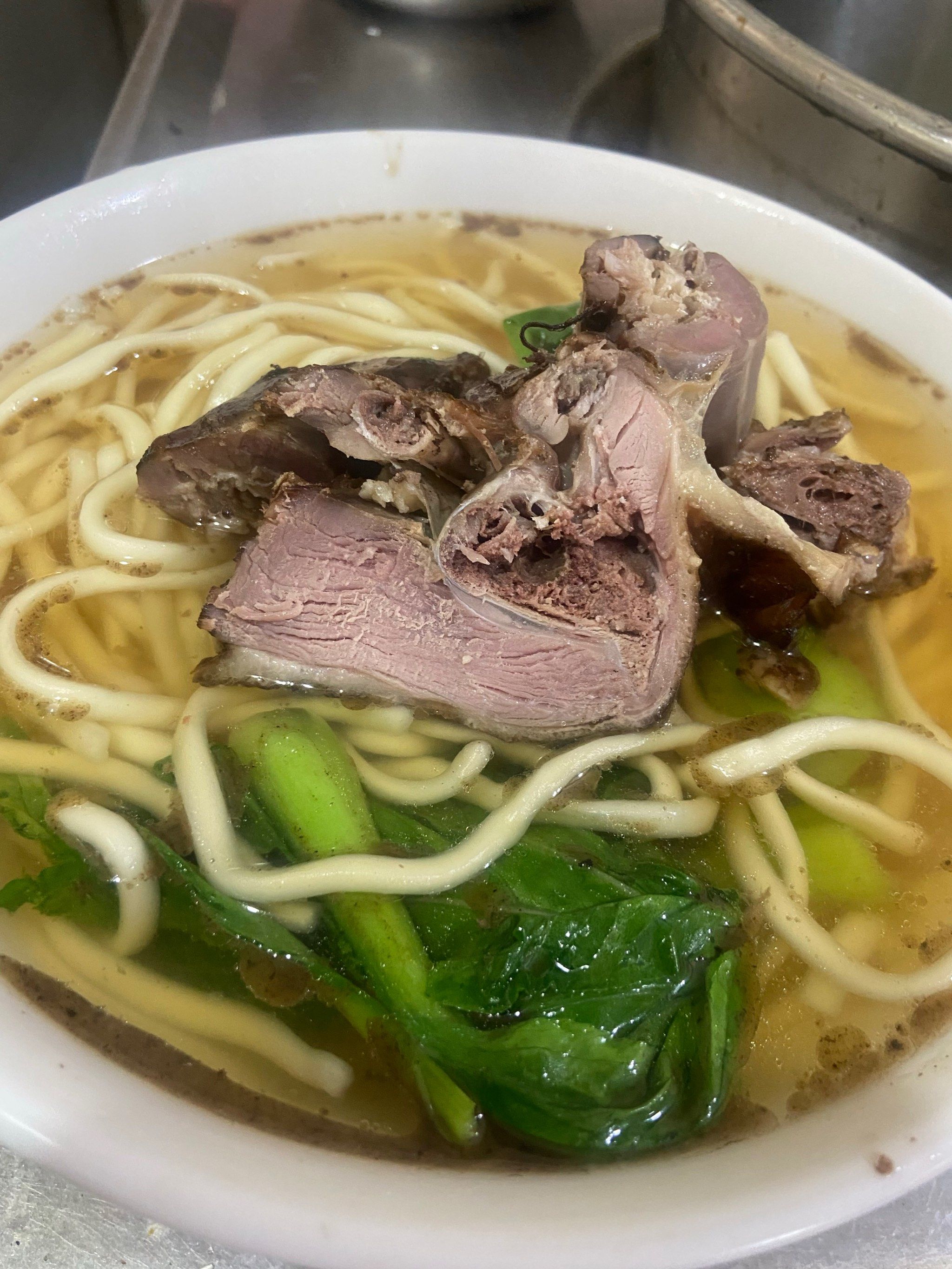 这家鸭肉面量好足啊,味道也是杠杠滴!#吃