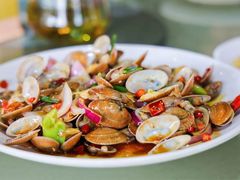 -三亚火车头万人海鲜广场