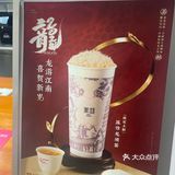 山中何事？ 松花酿酒，春水煎茶。