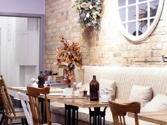 -FLOVIE FLORIST CAFE