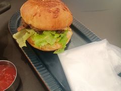 经典秘汁炭烤风味牛堡-必胜客(砂之船中东奥莱店)