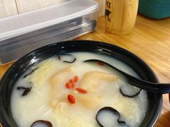 花膠雞濃湯米線-二撇鸡