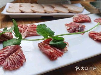 「犎牛火锅·烧烤(辅仁中学店)」「屠场鲜毛肚」「吊龙