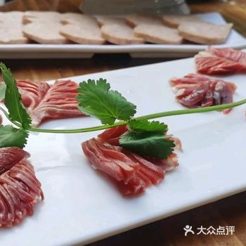 「犎牛火锅·烧烤(辅仁中学店)」「屠场鲜毛肚」「吊龙