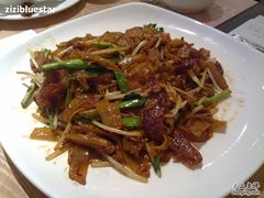 滨城特色炒河粉 -港东盛宴烧腊至尊