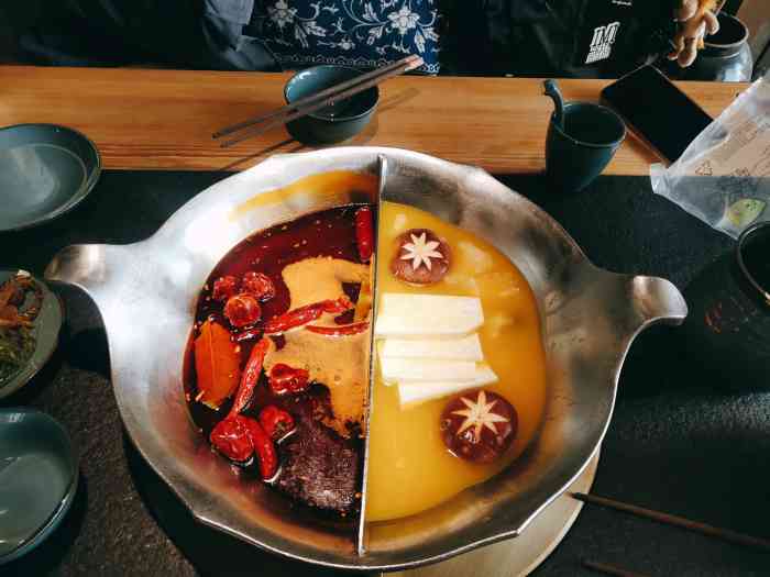 凑凑火锅茶憩(郑州永威木色店)-"凑凑现在在郑州也挺火的,我是第一次