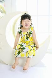 -现代经典婚纱摄影