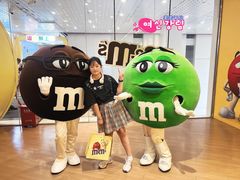 -m豆巧克力世界(上海世茂广场店)