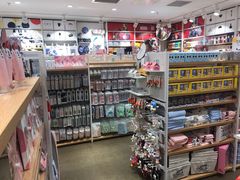 -名创优品(北京新中关购物中心地铁层店)