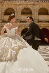 -现代经典婚纱摄影