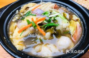 Sour Cabbage and Intestine Rice in Clay Pot