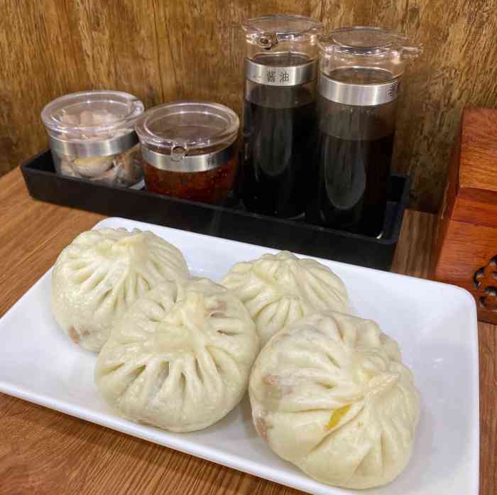 圆笼东坡肉包-"早到有,手慢无.哈哈哈哈这家真火爆.太阳.