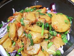 干锅土豆片-俏湘私房菜(国贸店)