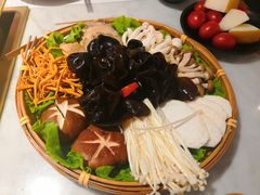 -尚尚仙·酸汤猪手·猪肚鸡火锅(华联万柳购物中心店)