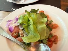 -Chom Cafe and Restaurant