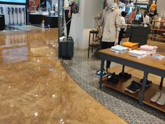 -王府井百货熙地港店