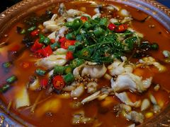 -沪小二炭火蛙锅(淮海中路美食不夜城店)