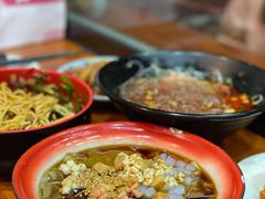 -爆炸头阿姨小四川正宗川味小吃(无任何分店)