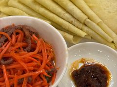 酸萝卜炒牛肉配饼-玛禄藏膳(五分店)