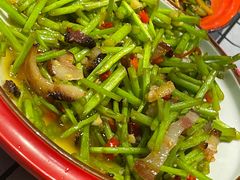 藜蒿炒腊肉-江西老表·经典江西八大碗