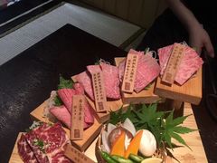 -山川小町·极番烧肉(新地假日广场店)
