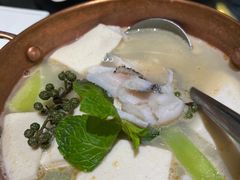 酸汤嫩鱼片-小大董·烤鸭(凤凰汇店)