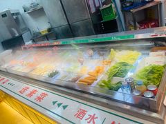 -红渡小香·牛肉麻辣香锅(车站南路店)