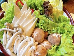 -老牌坊云南鱼豆花火锅(爱建店)
