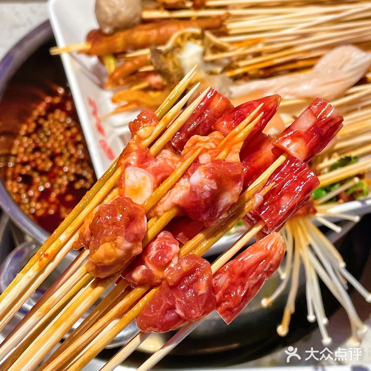 重庆洪崖洞旁平价串串店🍢小吃超多，人均40