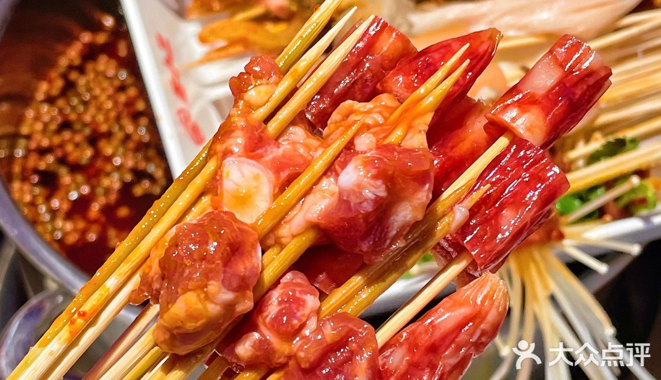 重庆洪崖洞旁平价串串店🍢小吃超多，人均40