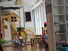 -乐融婴幼儿成长中心(四季青校区)