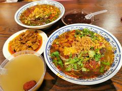 -爆炸头阿姨小四川正宗川味小吃(无任何分店)