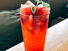 草莓冰茶-ROAST coffee & eatery