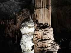 -波斯托伊纳溶洞