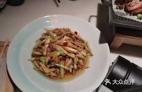 Shredded Pork with Leek and Oyster Mushrooms