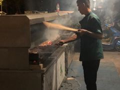 -烤肉小伙烤肉店