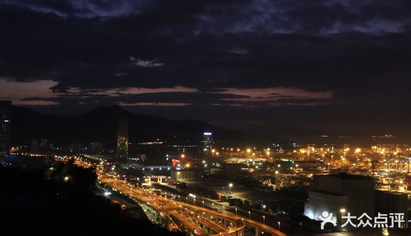 盐田港的夜与日出清晨 尽收眼底