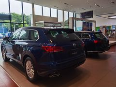 -上海星瀚奔驰4S店(红柳路店)