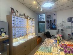 -天空之镜眼镜店蔡司依视路配镜授权零售店(望京颐堤港店)