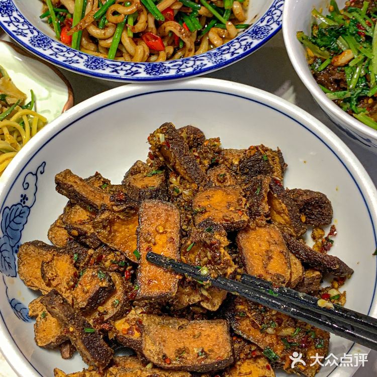 长沙/果然用心做菜的湘菜馆子饭点全是本地人太好吃了！