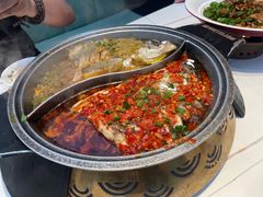 -阿瓦山寨·湘菜现炒·剁椒鱼头王(咸阳总店)