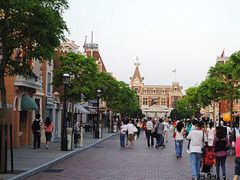 -小镇影院迪士尼小熊Duffy与他的朋友合影地