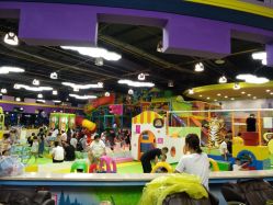 -维佳童话镇演出现场(徐东店)