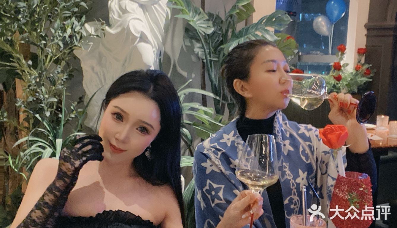 今天年前聚会啦