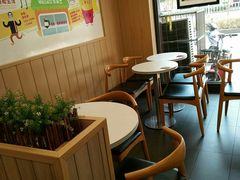 用餐区-华莱士·炸鸡汉堡(奥林花园店)